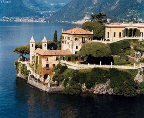 la casa di versace sul lago di como